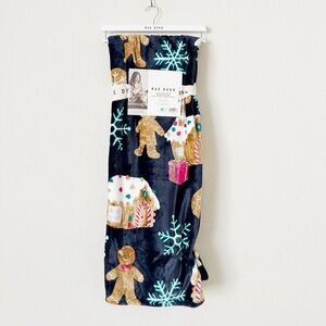 NEW Rae Dunn Gingerbread and Snowflakes Holiday Blanket